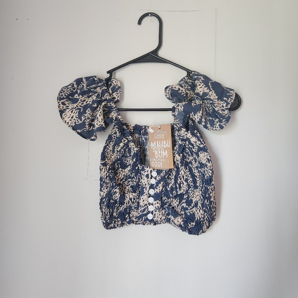 Crop top with short sleeve